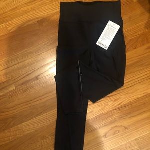 Lululemon Flurry Up SHR Tight 25” leggings.